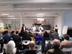 demo charming italian chef agugiaro & figna 2 laboratorio per dimostrazioni e corsi con Maestro, sig. Padovani, e Clienti